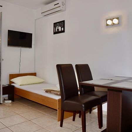 Apartments Victoria โตรกีร์ ภายนอก รูปภาพ