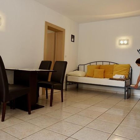 Apartments Victoria โตรกีร์ ภายนอก รูปภาพ