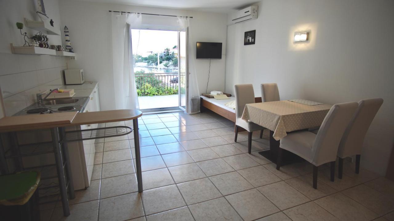 Apartments Victoria โตรกีร์ ภายนอก รูปภาพ