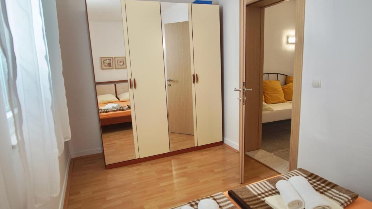 Apartments Victoria โตรกีร์ ภายนอก รูปภาพ