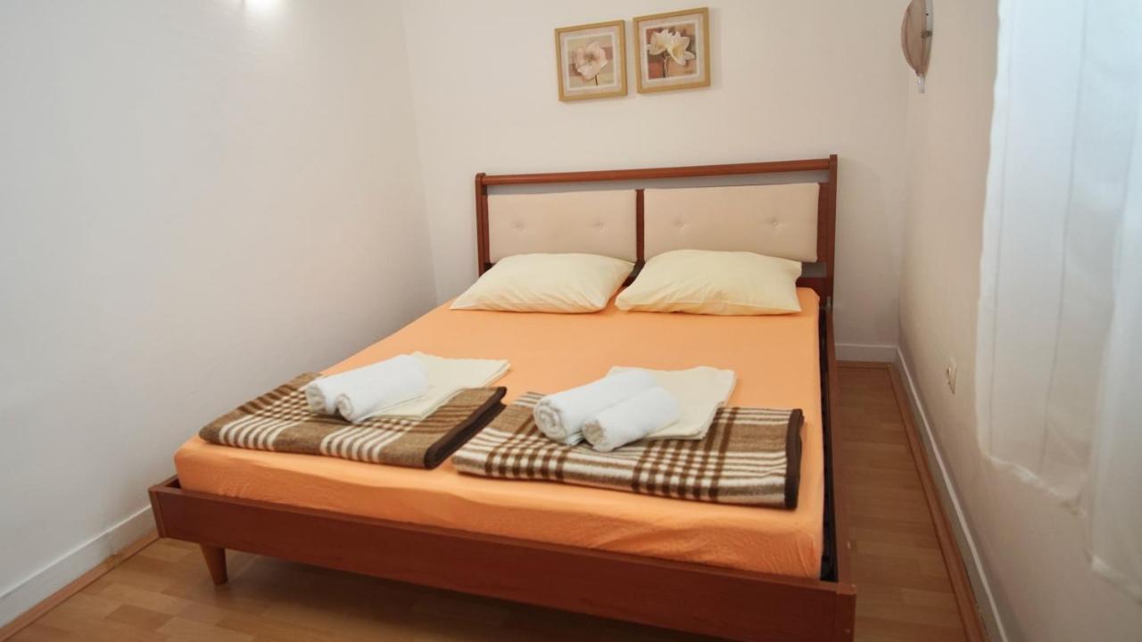 Apartments Victoria โตรกีร์ ภายนอก รูปภาพ