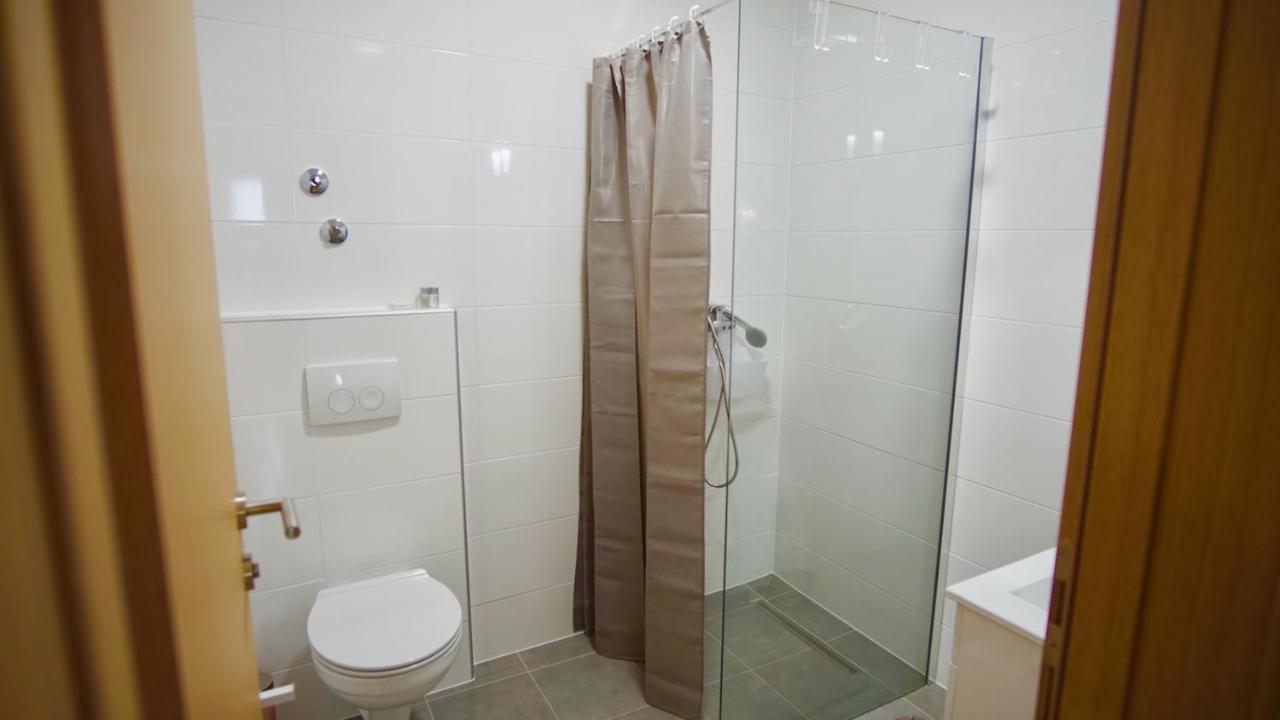 Apartments Victoria โตรกีร์ ภายนอก รูปภาพ