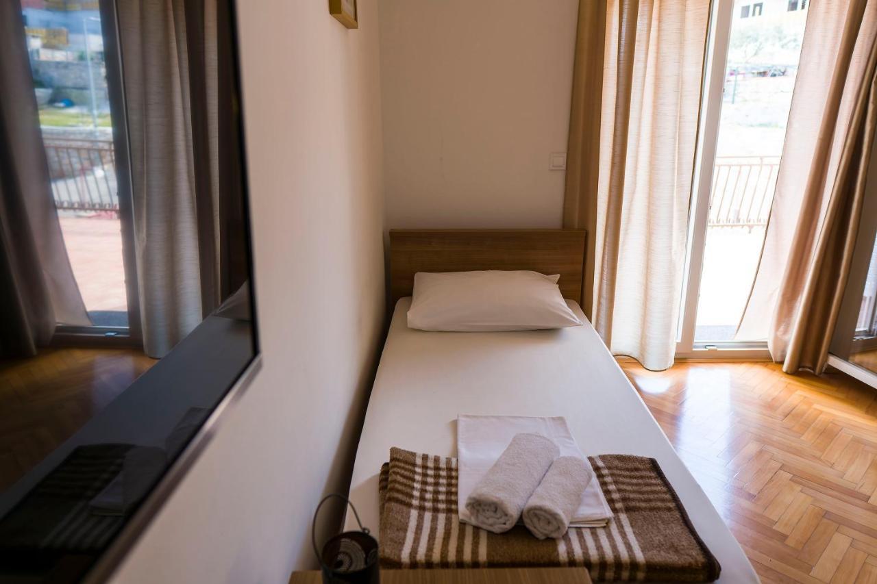 Apartments Victoria โตรกีร์ ภายนอก รูปภาพ