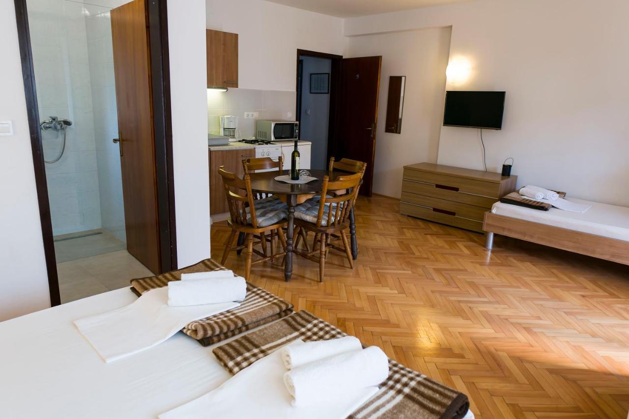 Apartments Victoria โตรกีร์ ภายนอก รูปภาพ