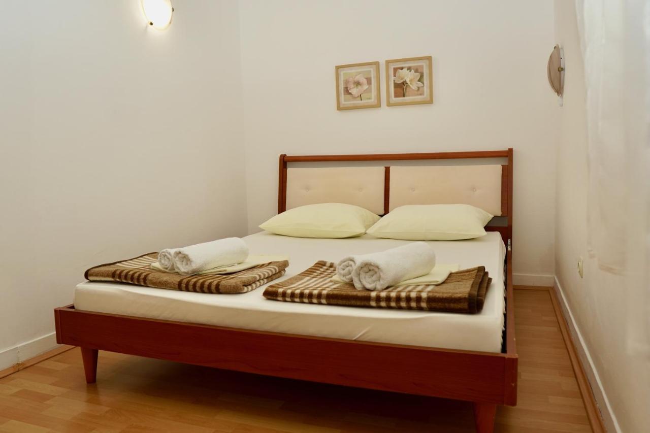 Apartments Victoria โตรกีร์ ภายนอก รูปภาพ