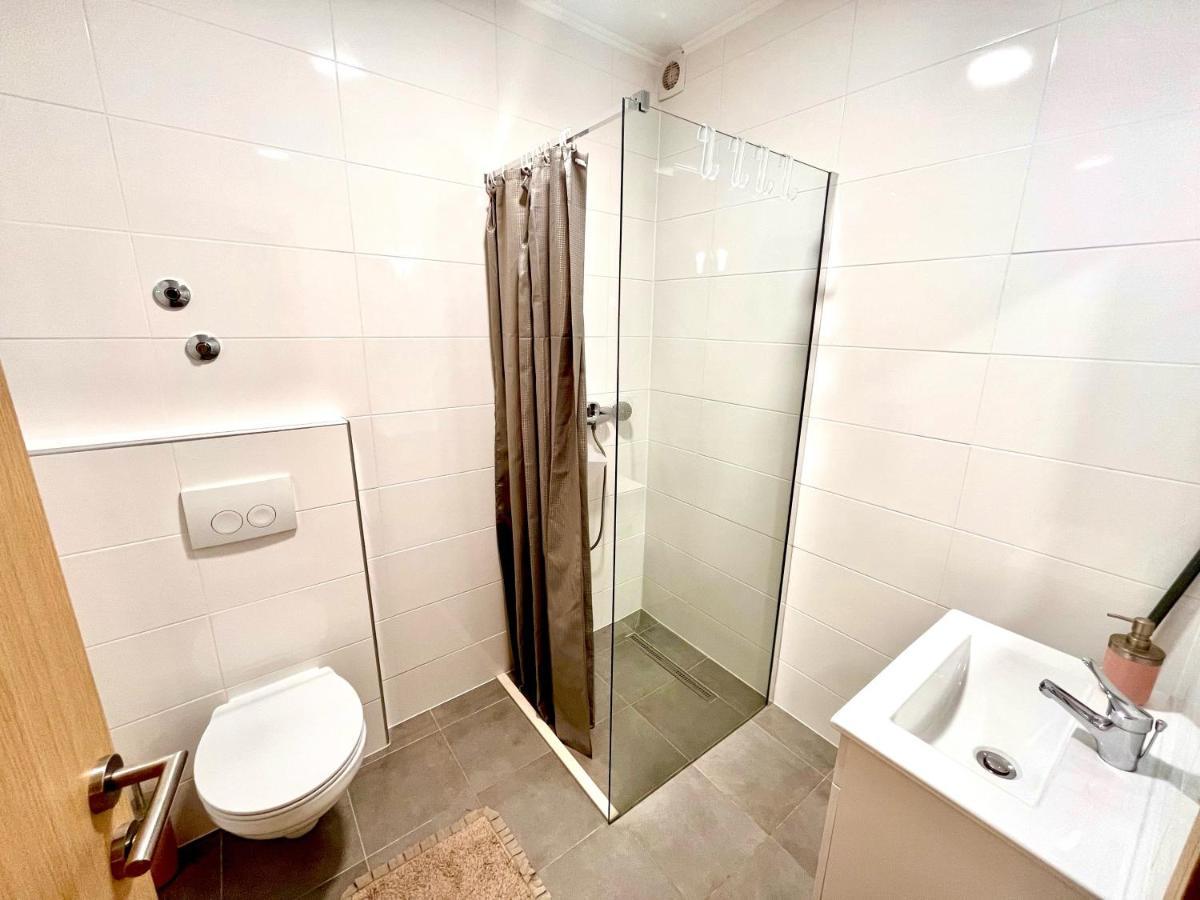 Apartments Victoria โตรกีร์ ภายนอก รูปภาพ