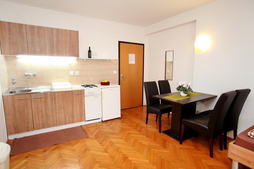 Apartments Victoria โตรกีร์ ภายนอก รูปภาพ
