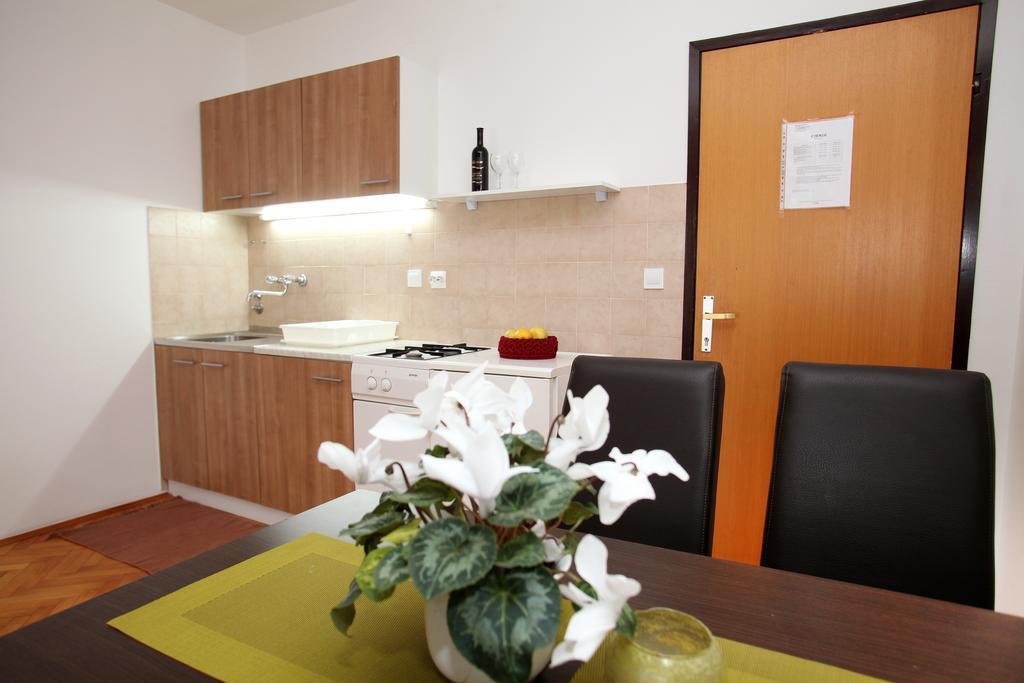 Apartments Victoria โตรกีร์ ภายนอก รูปภาพ